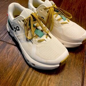 On cloud Womens running shoe 7.5